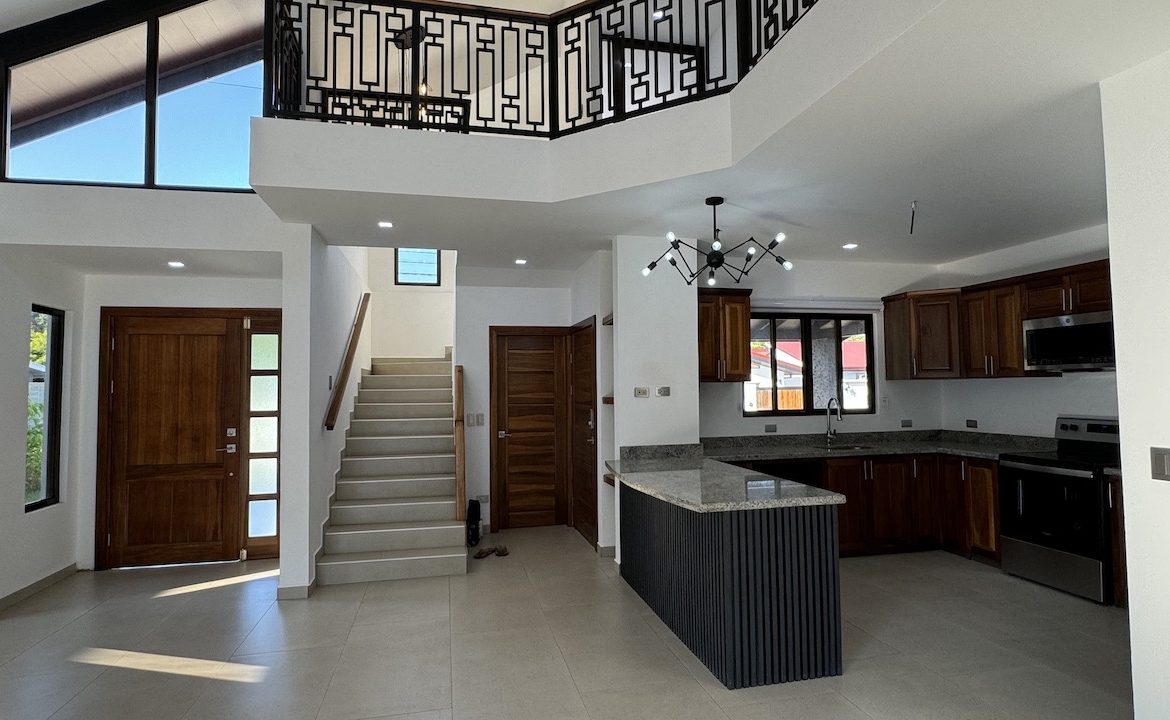 3 BEDROOM HOME IN CENTRAL UVITA